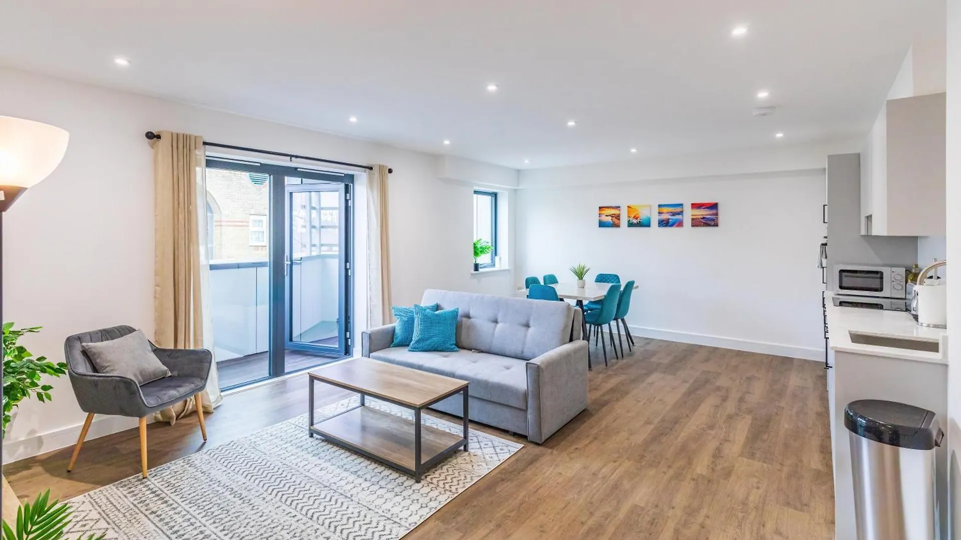 Central 2 Bed 2 Bath Apartment Near Brighton College, Beach, Hospital - Long Stay Offers Velká Británie