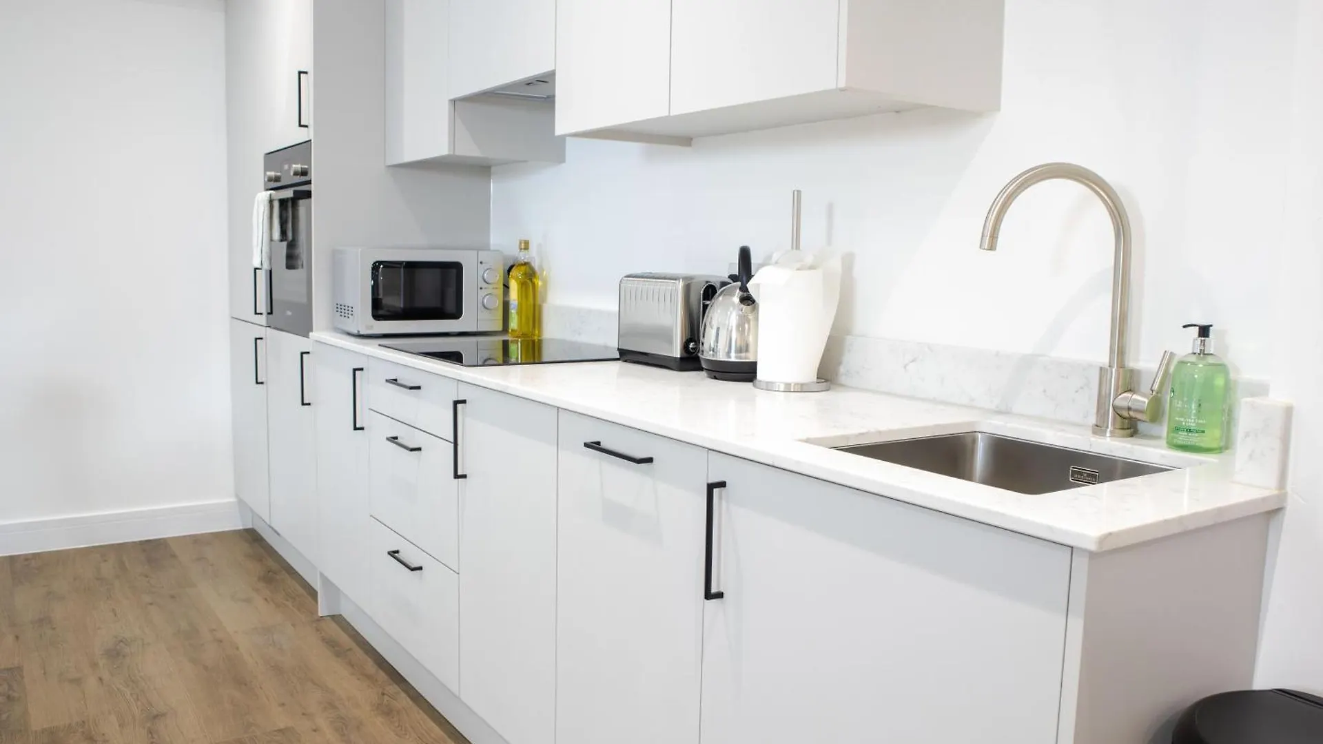 Central 2 Bed 2 Bath Apartment Near Brighton College, Beach, Hospital - Long Stay Offers Velká Británie