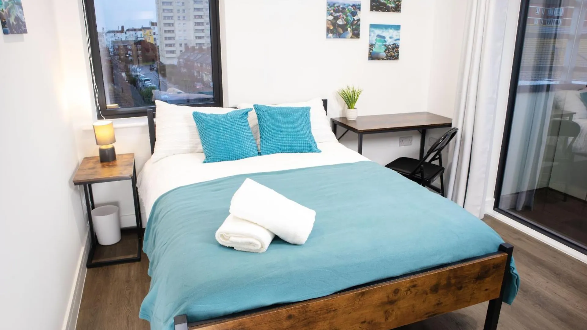 Central 2 Bed 2 Bath Apartment Near Brighton College, Beach, Hospital - Long Stay Offers