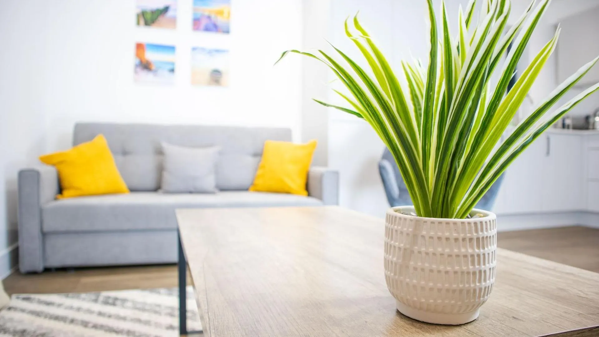 Central 2 Bed 2 Bath Apartment Near Brighton College, Beach, Hospital - Long Stay Offers 0*,  Velká Británie