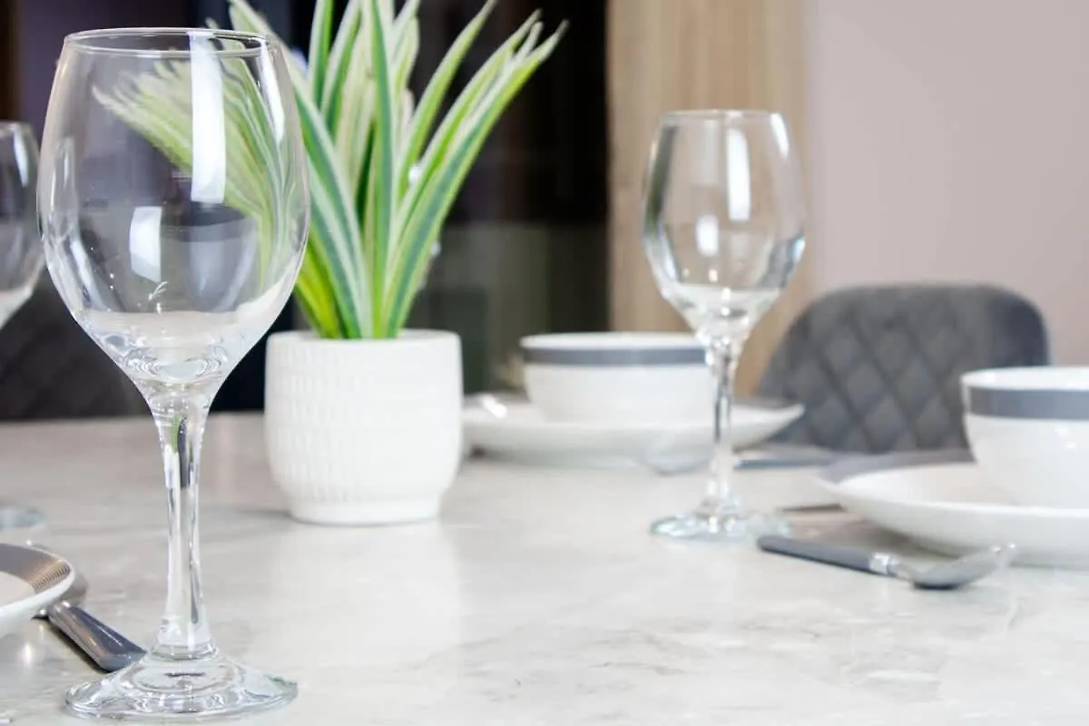 Central 2 Bed 2 Bath Apartment Near Brighton College, Beach, Hospital - Long Stay Offers Velká Británie