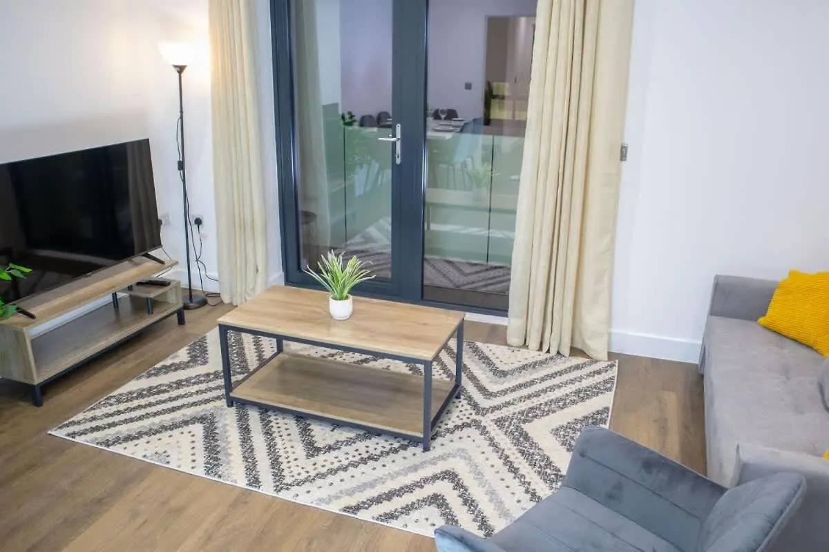 Central 2 Bed 2 Bath Apartment Near Brighton College, Beach, Hospital - Long Stay Offers 0*,  Reino Unido
