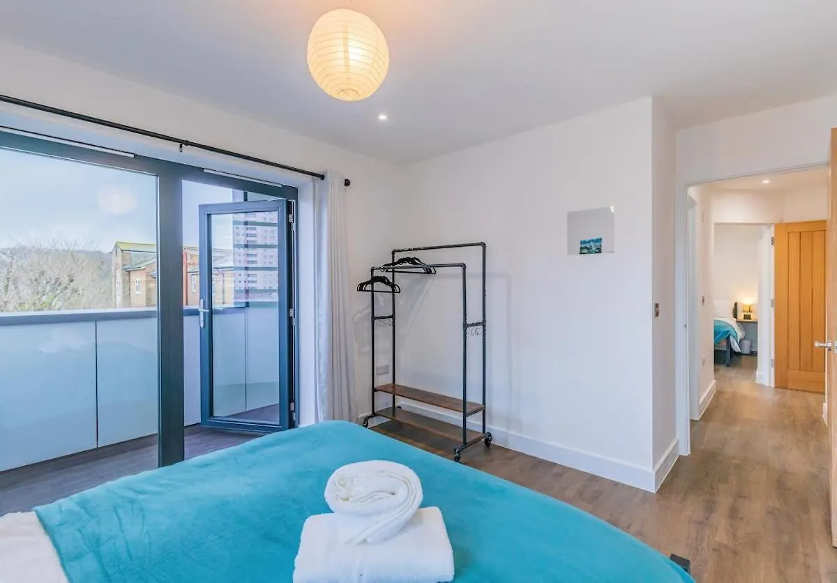 Central 2 Bed 2 Bath Apartment Near Brighton College, Beach, Hospital - Long Stay Offers 0*,  Velká Británie