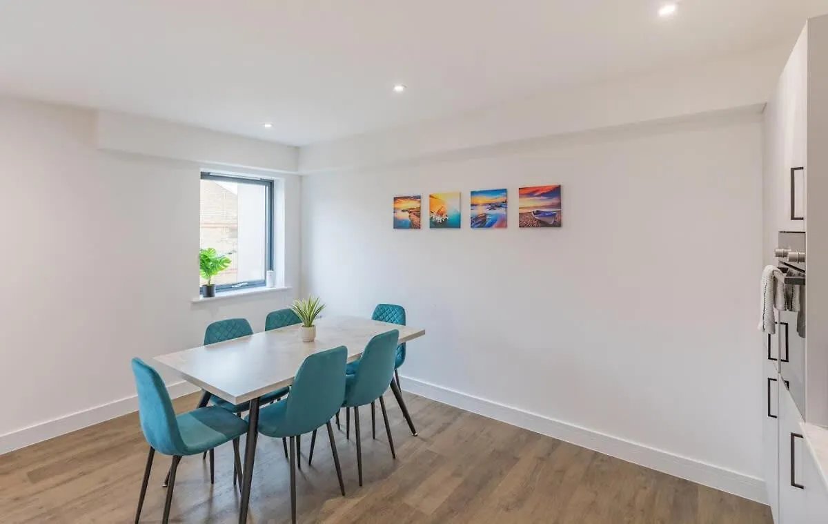 Central 2 Bed 2 Bath Apartment Near Brighton College, Beach, Hospital - Long Stay Offers